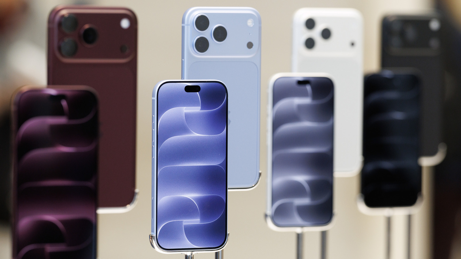 Apple AT&T-də rabitəsi kəsilən iPhone 18 Pro Max-ları pulsuz dəyişəcək