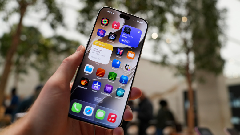 Apple AT&T-də rabitəsi kəsilən iPhone 18 Pro Max-ları pulsuz dəyişəcək