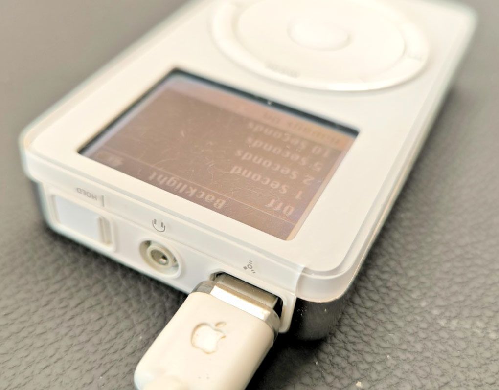 Apple ilk iPod-un 25 illiyinə virtual musiqi pleyeri hazırlayıb