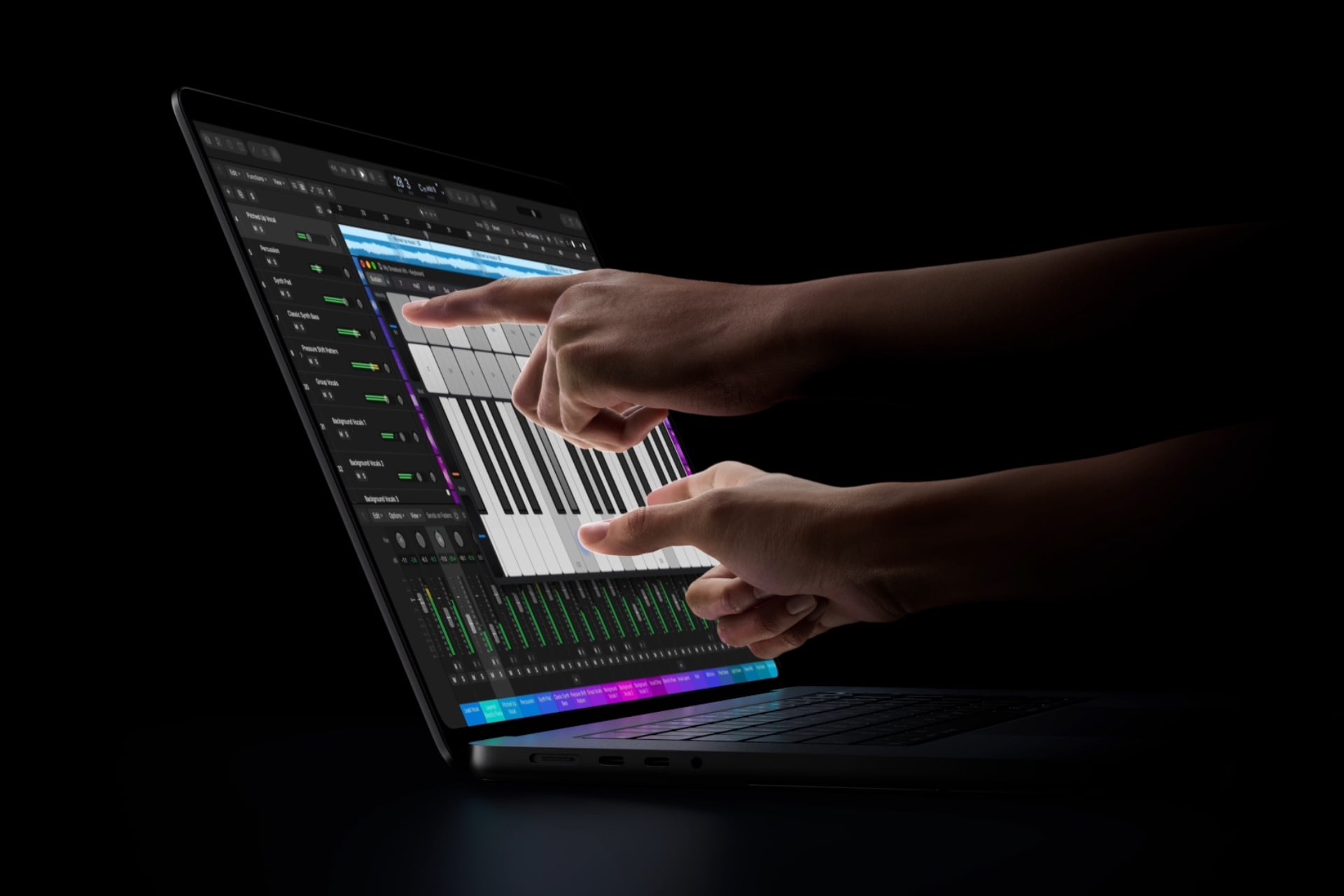 Apple ilk sensor ekranlı MacBook Pro noutbukunu təqdim etdi