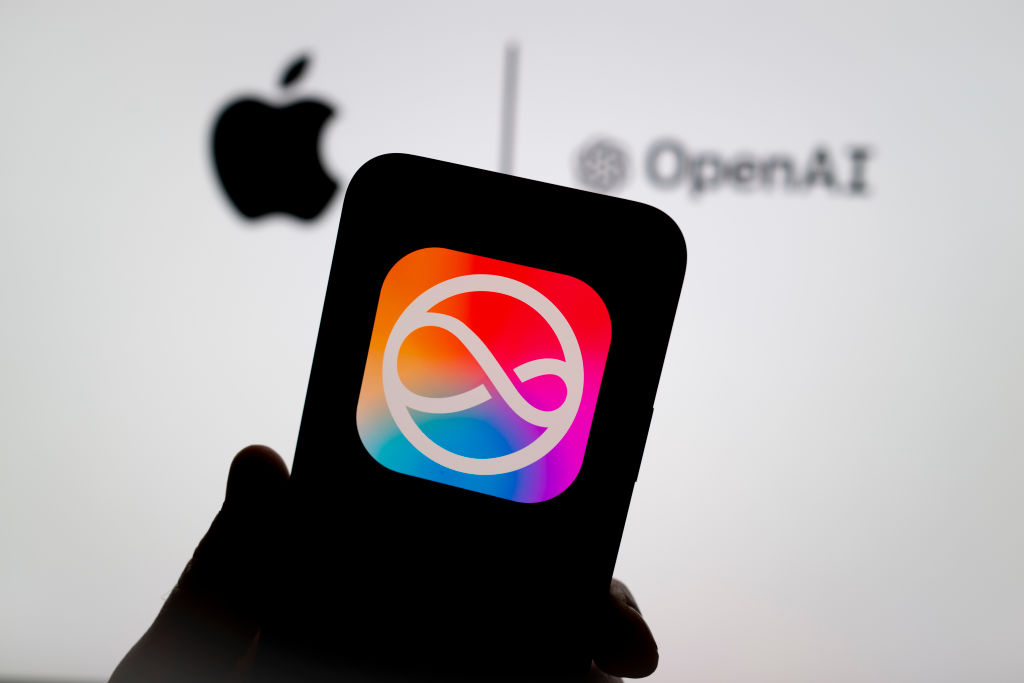 Apple-ın iOS və macOS kodunda Siri əvəzinə ChatGPT və Claude seçimi tapılıb