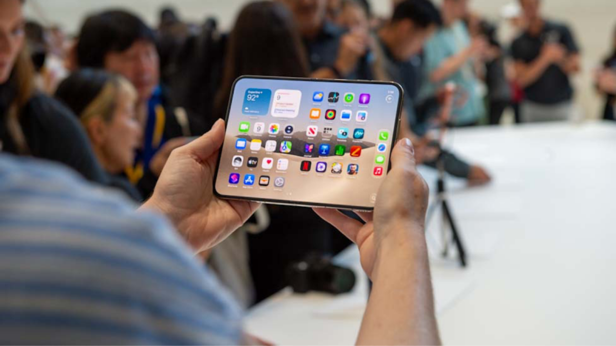 Apple-ın qatlanan iPhone Duo modeli ön sifarişdə dəqiqələrə tükəndi