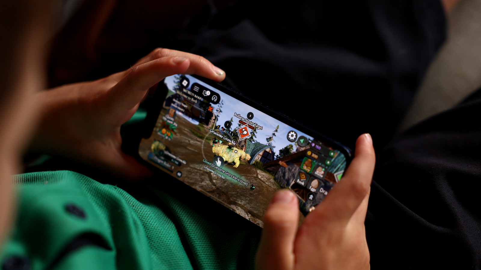 Apple iPhone üçün 2 oyun kontrolleri hazırlayır, Beats adı ilə sata bilər