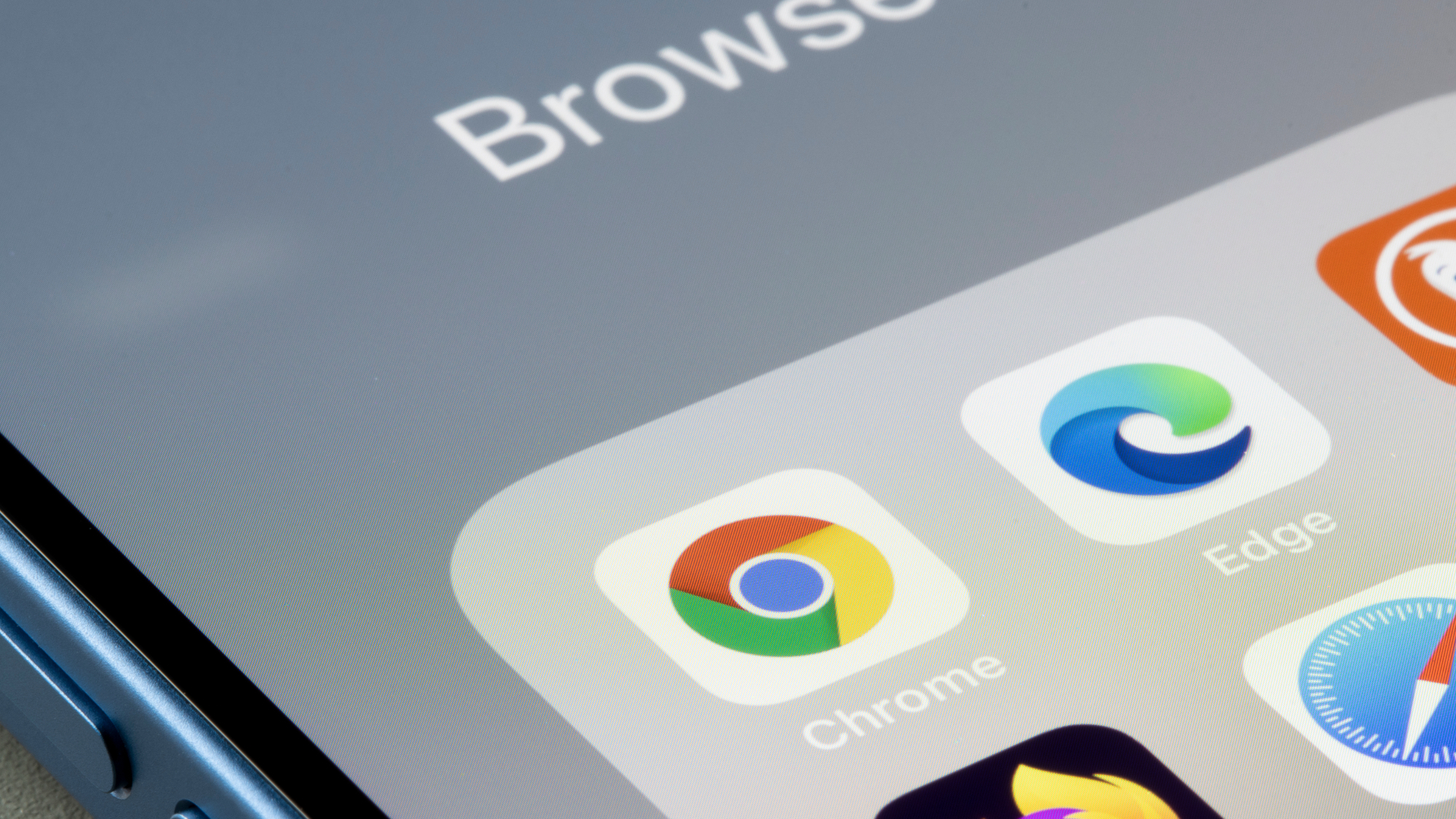 Apple kənar kod işlətməyə imkan verən sıfır gün boşluğunu bağladı