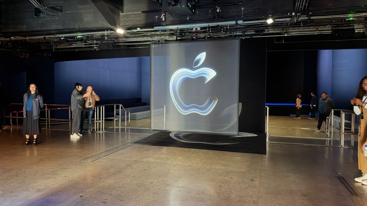 Apple tədbir keçirəcək: ilk sensor ekranlı MacBook Pro gözlənilir