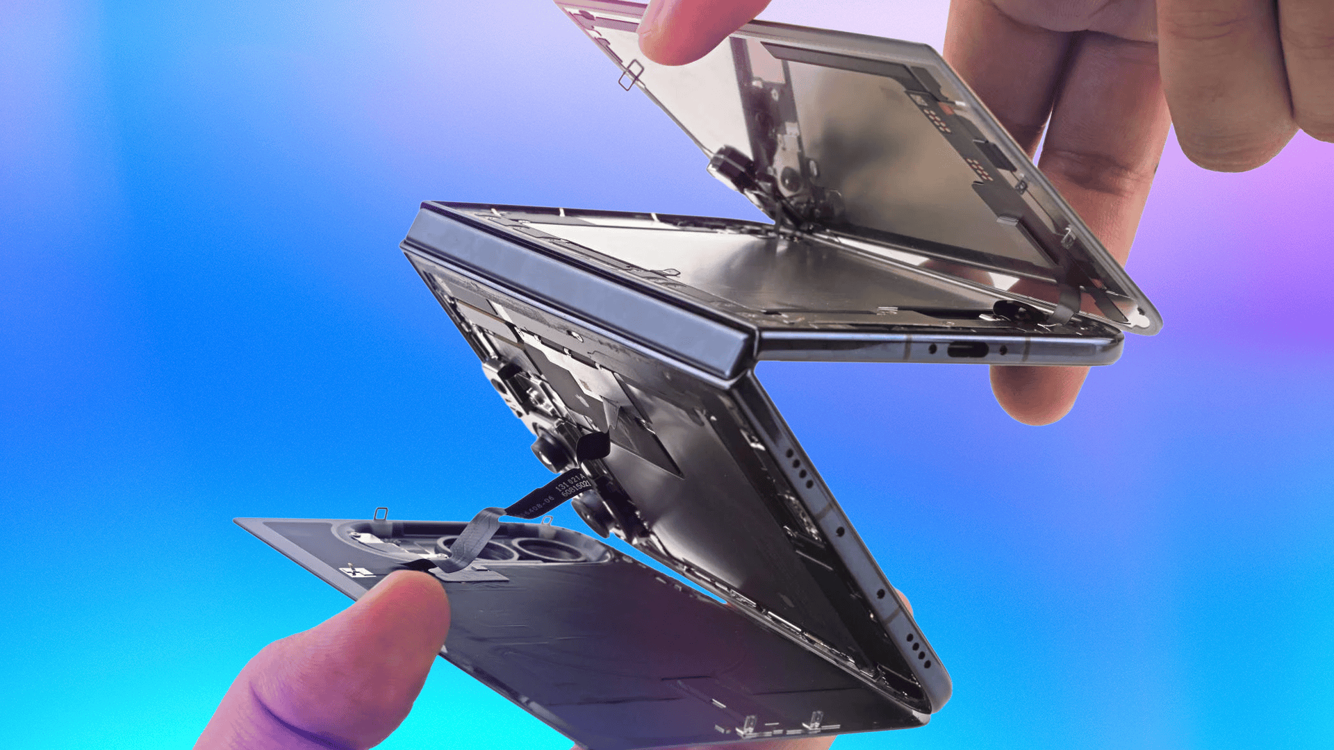 Apple təsdiqlədi: bəzi iPhone Duo-ların qatlanan ekranı çatlayır