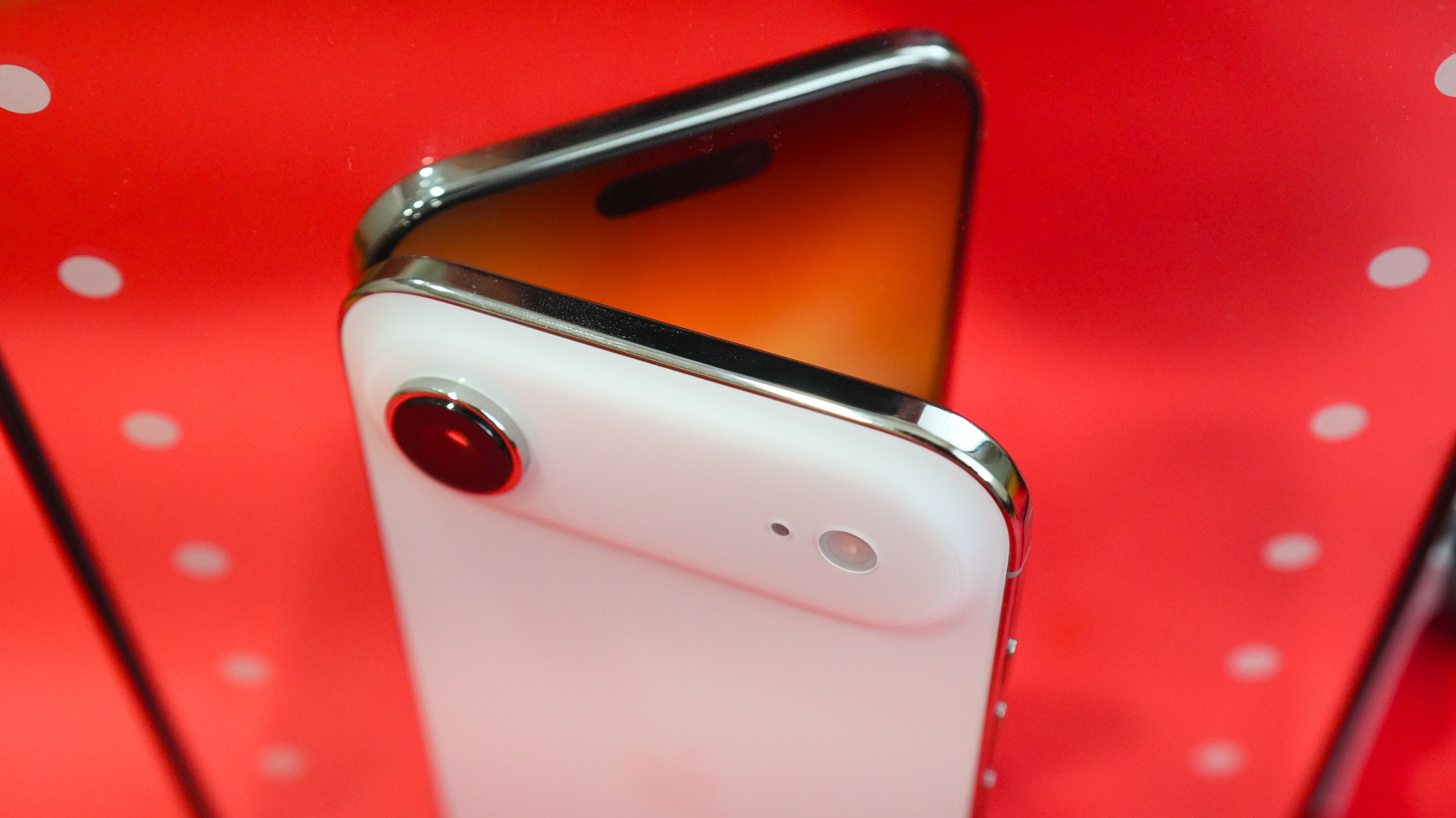 Apple yeni ağıllı saatlarında operativ yaddaşı 2 dəfə artırdı