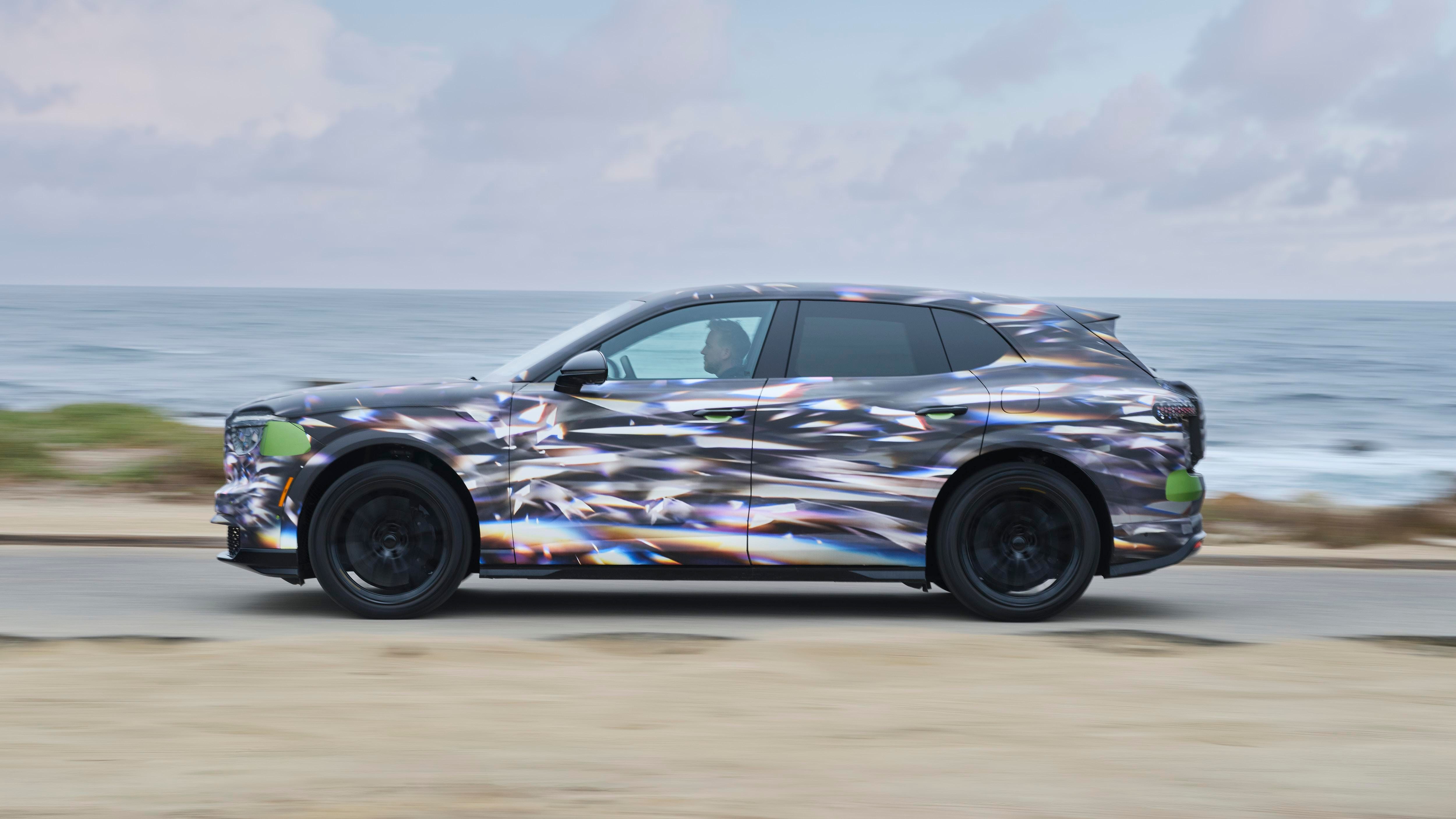 Bentley Torcal adlı ilk elektrik SUV-sini sentyabrın sonunda göstərəcək
