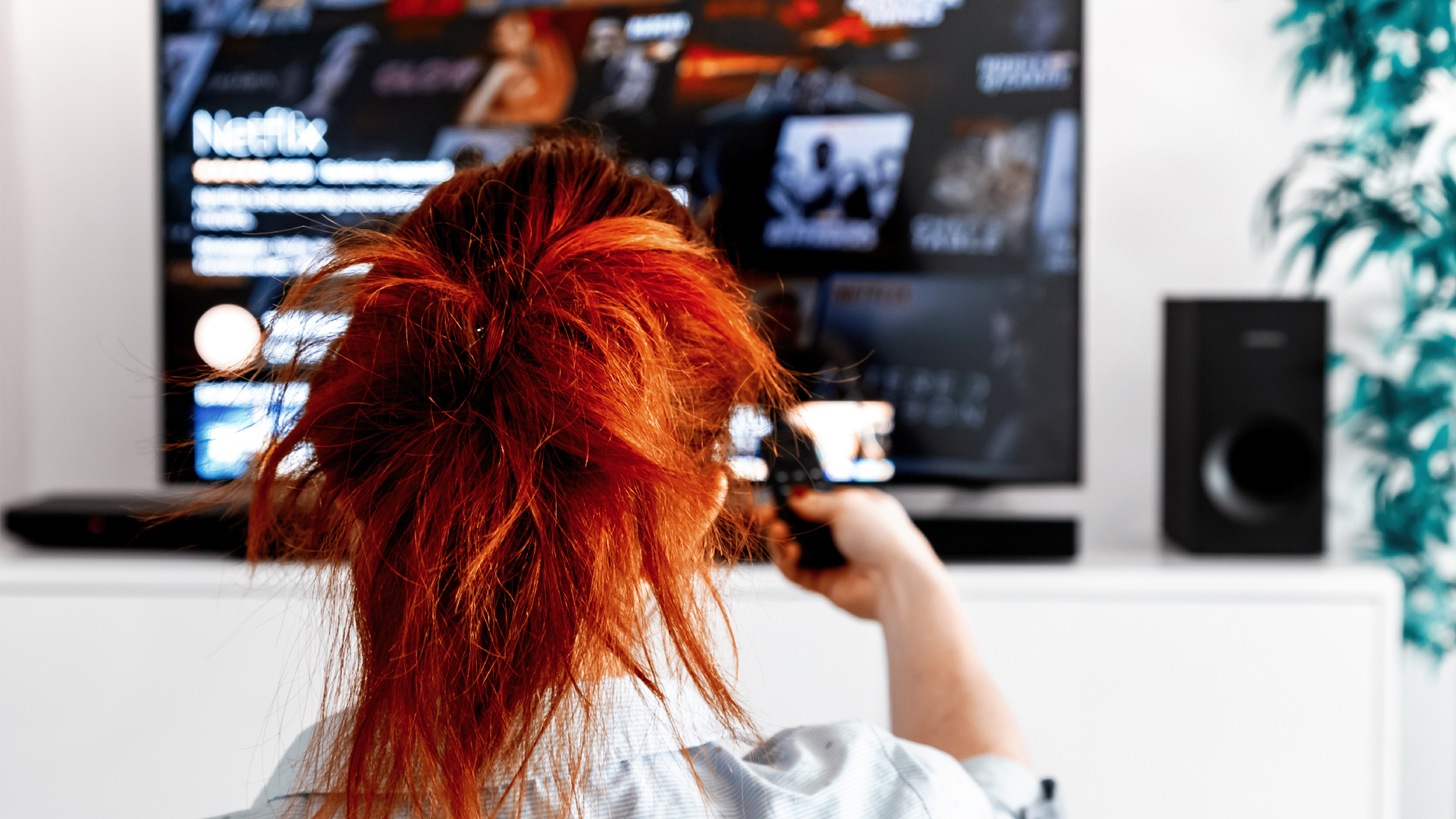 Böyük Britaniya Netflix və YouTube izləyicilərinə TV haqqı tətbiq edə bilər