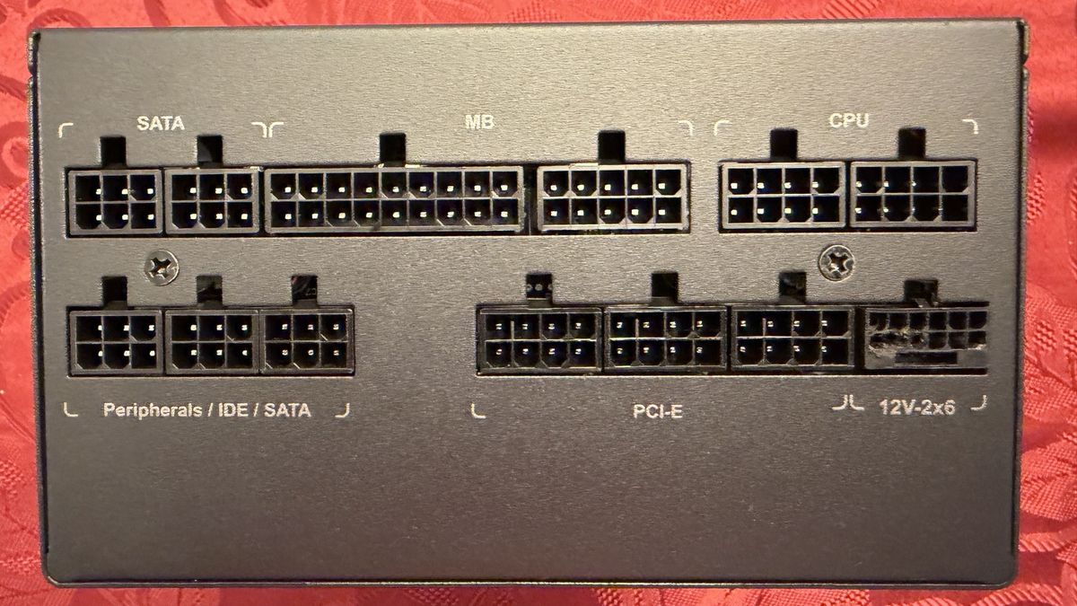 Digital Storm-un yığdığı kompüterdə RTX 5090 videokartının kabeli əriyib