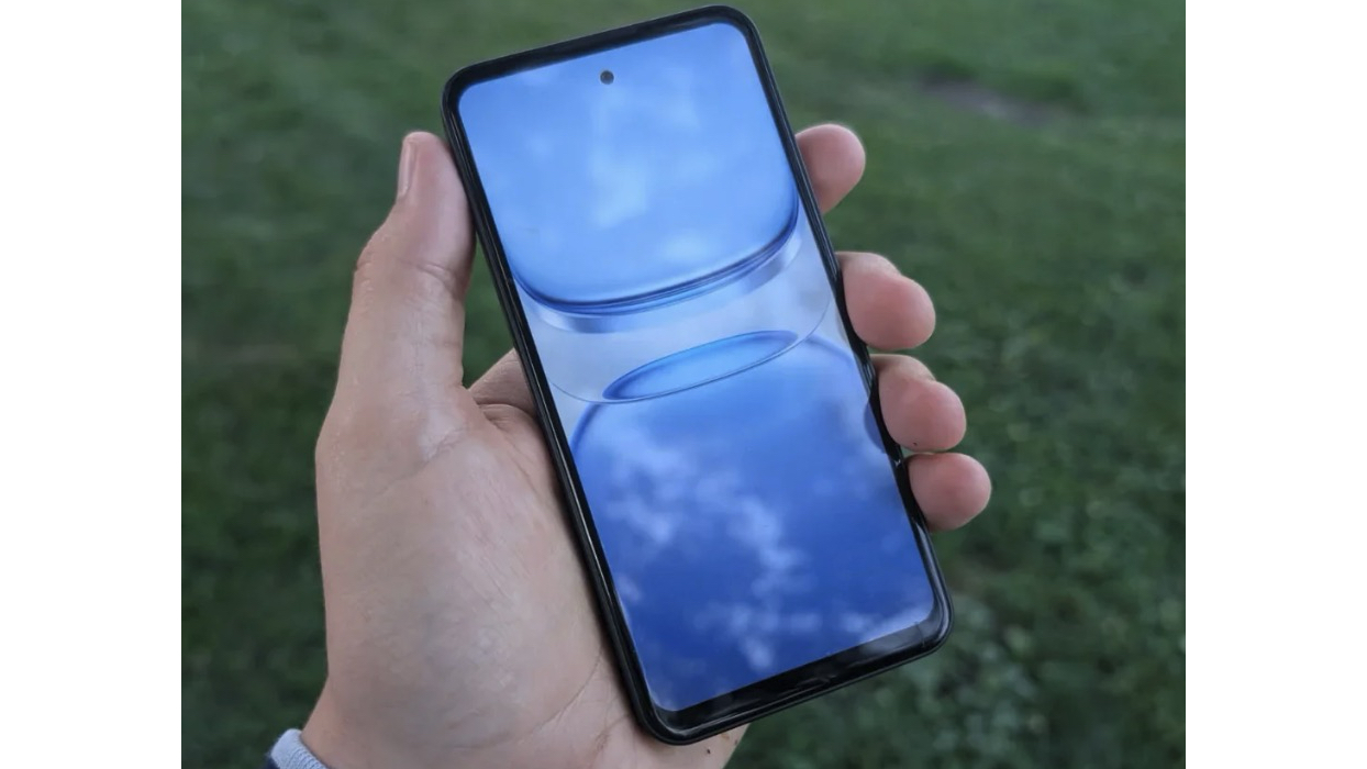 “Enough Phone” dəyişdirilə bilən batareyalı kompakt smartfon hazırlayır