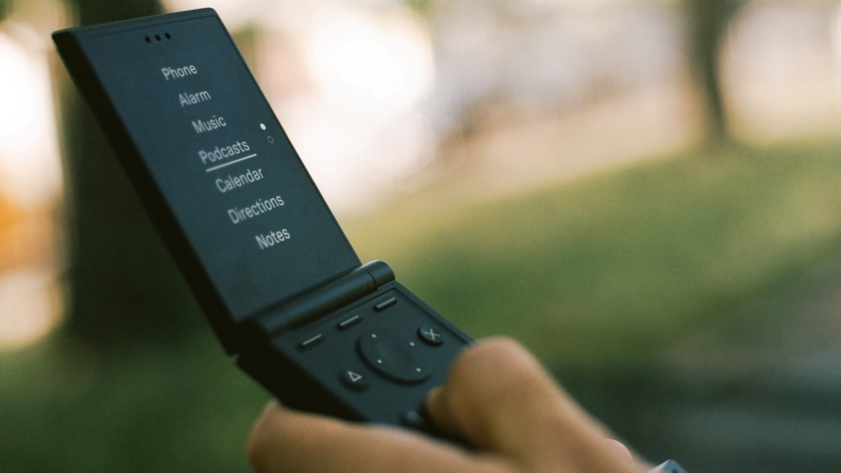 “Enough Phone” dəyişdirilə bilən batareyalı kompakt smartfon hazırlayır