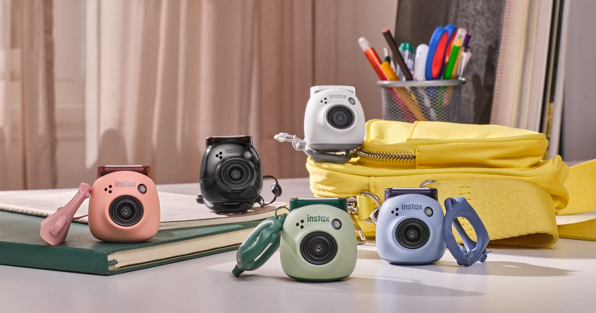 Fujifilm ovuca sığan Instax Pal 2 rəqəmsal kamerasını təqdim edib