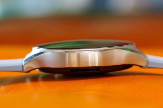 Huawei Watch 6 ağıllı saatı 14 göstərici izləyir, 4,5 gün işləyir