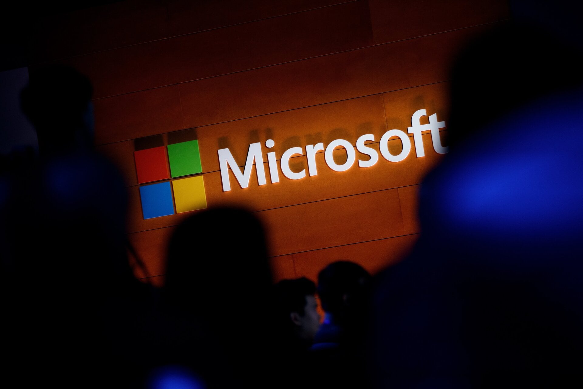Microsoft 60 000 əməkdaşa könüllü işdən ayrılmağı təklif edir
