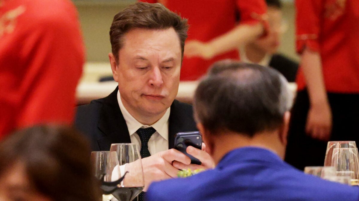 Musk Ukraynanı Starlink internetindən dronlarda istifadədə ittiham etdi