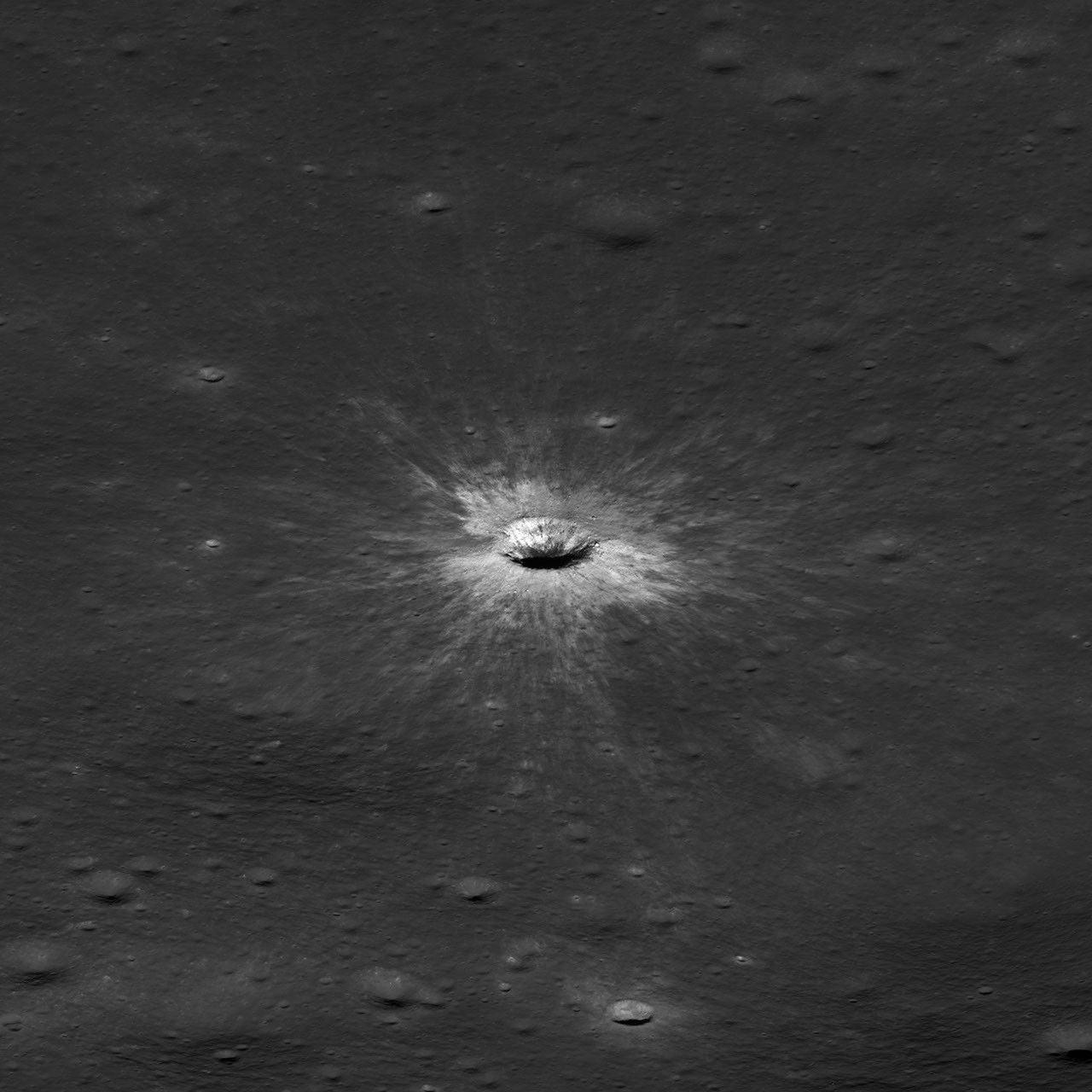 NASA Ayda müasir dövrdə qeydə alınan ən böyük zərbə kraterini tapdı