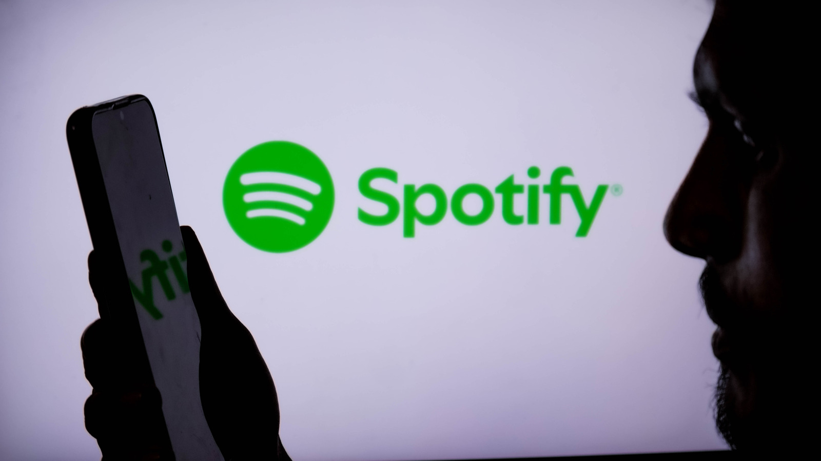 Spotify ailə planında eyni ev şərtini QR kodla yoxlamağa davam edəcək