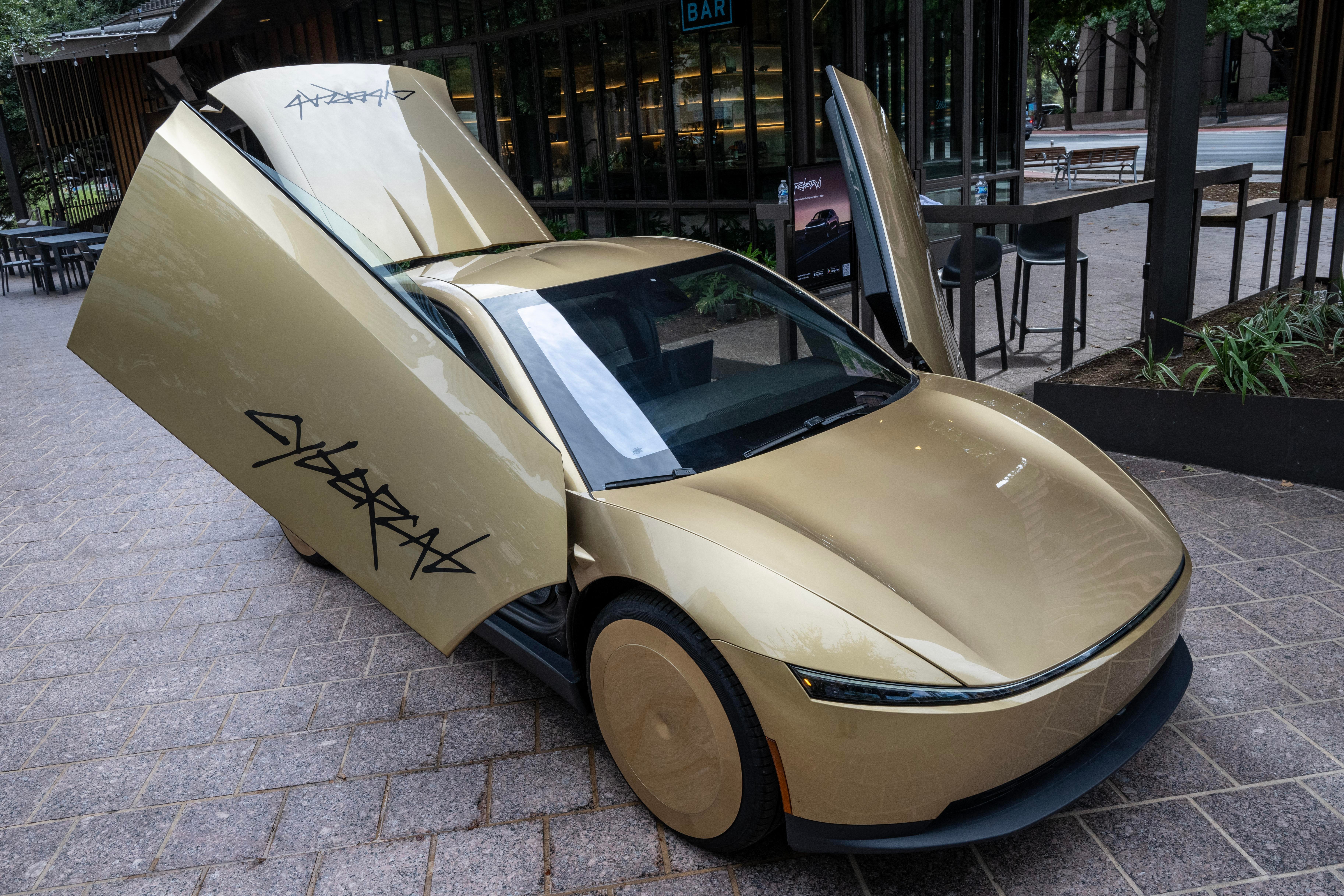 Tesla Cybercab robotaksisini işə saldı, ABŞ-də federal yoxlama başladı