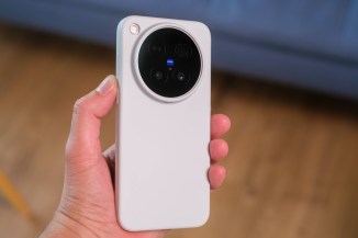 vivo X500 Pro Max smartfonunun qutusu və kamera dəsti göstərildi