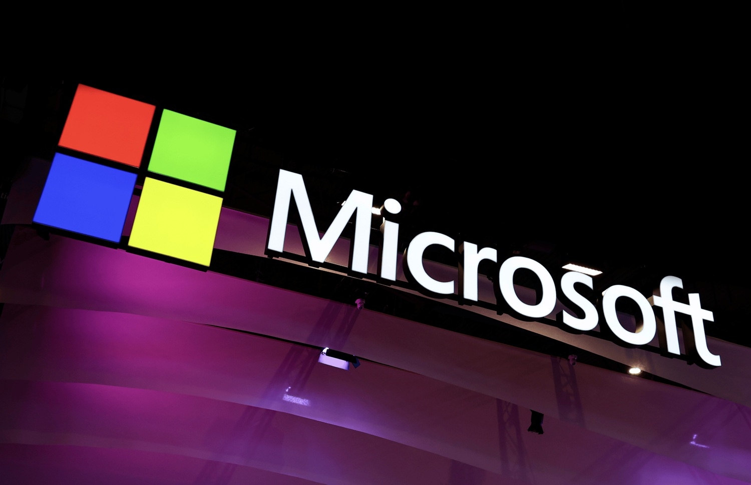microsoft-suni-intellekt-sahesinde-ozu-ozunu-temin-etmek-niyyetindedir