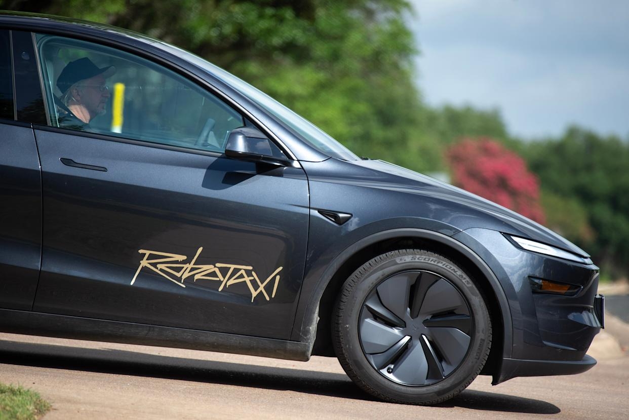 tesla-robotaxi-xidmeti-texasda-istifadeye-verilib