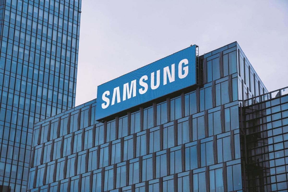 samsung-agilli-sirgalar-ve-boyunbagi-uzerinde-calismis-ola-biler