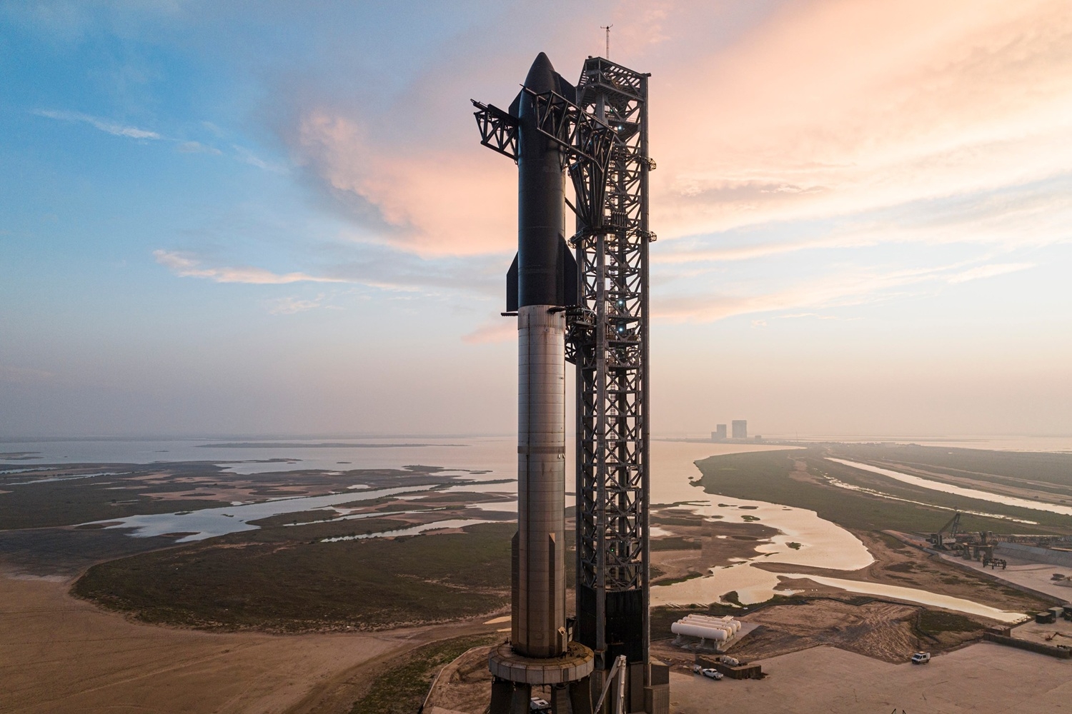 spacex-in-yeni-zavodu-il-erzinde-1000-eded-starship-istehsal-ede-bilecek