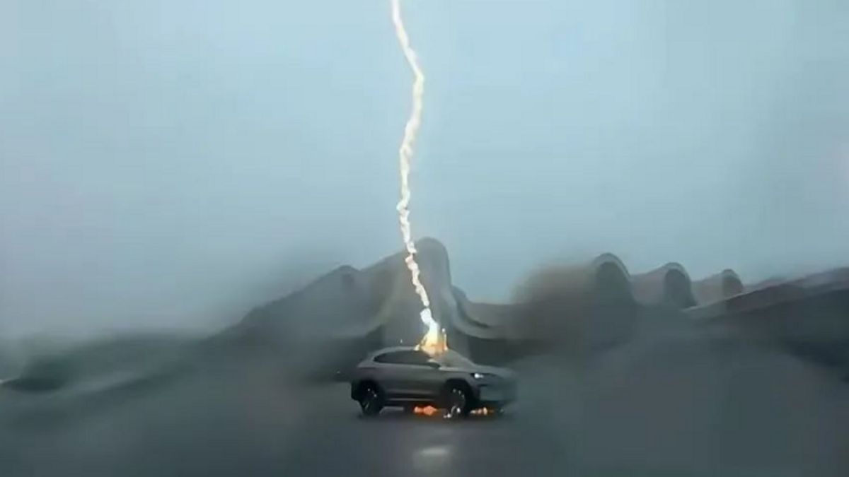 byd-elektromobilini-3-defe-ildirim-vurub-lakin-neqliyyat-calismaga-davam-edib-video