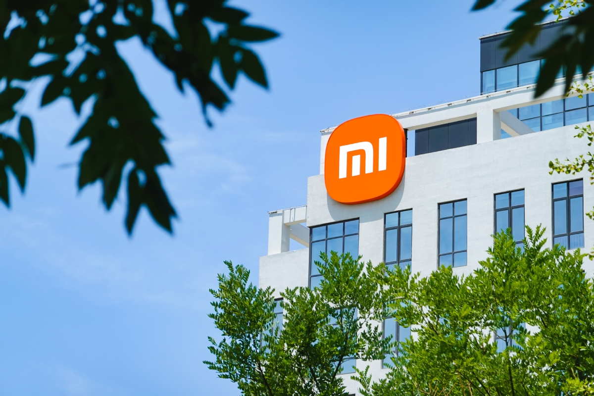 xiaomi-2024-cu-ilin-en-suretle-boyuyen-smartfon-istehsalcisi-olub