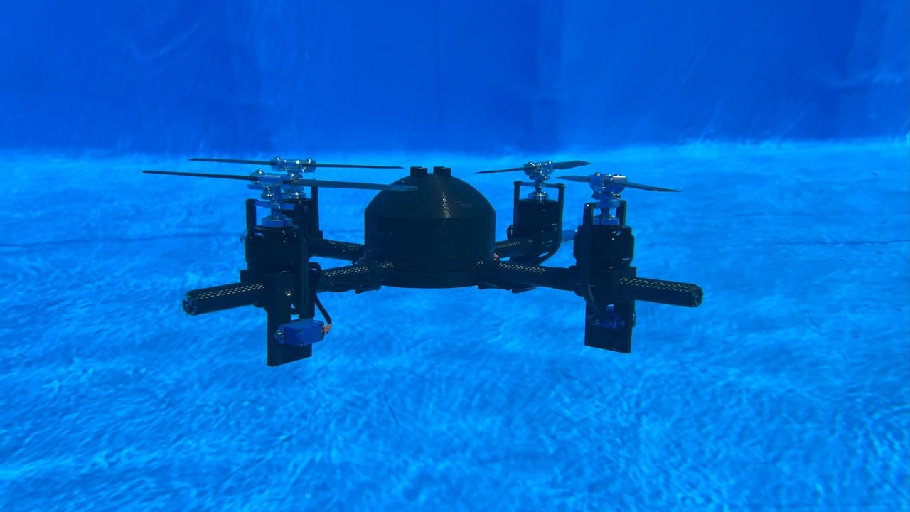 danimarkadan-olan-telebeler-hem-uzen-hem-de-ucan-dron-hazirlayiblar-video
