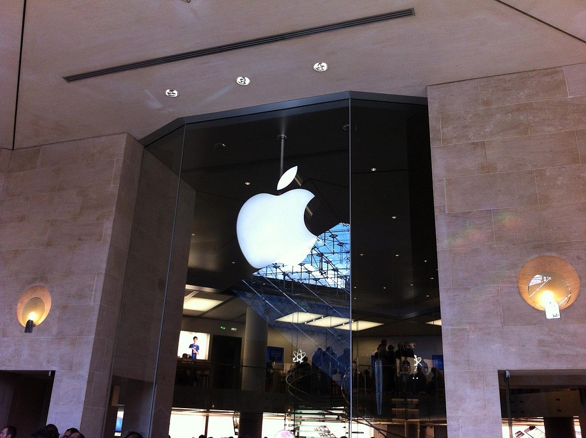 apple-suni-intellekti-pirat-kitablar-vasitesile-telimatlandirdigi-ucun-mehkemeye-verilib