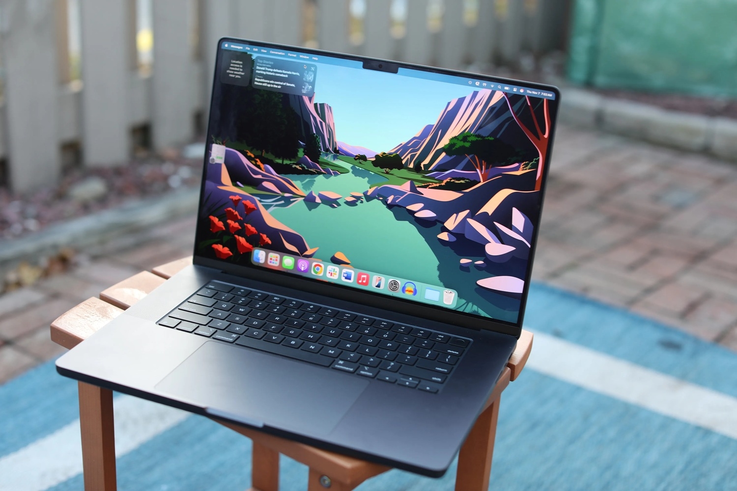 apple-2026-ci-ilde-sensorlu-ekrana-sahib-macbook-pro-nu-satisa-cixara-biler