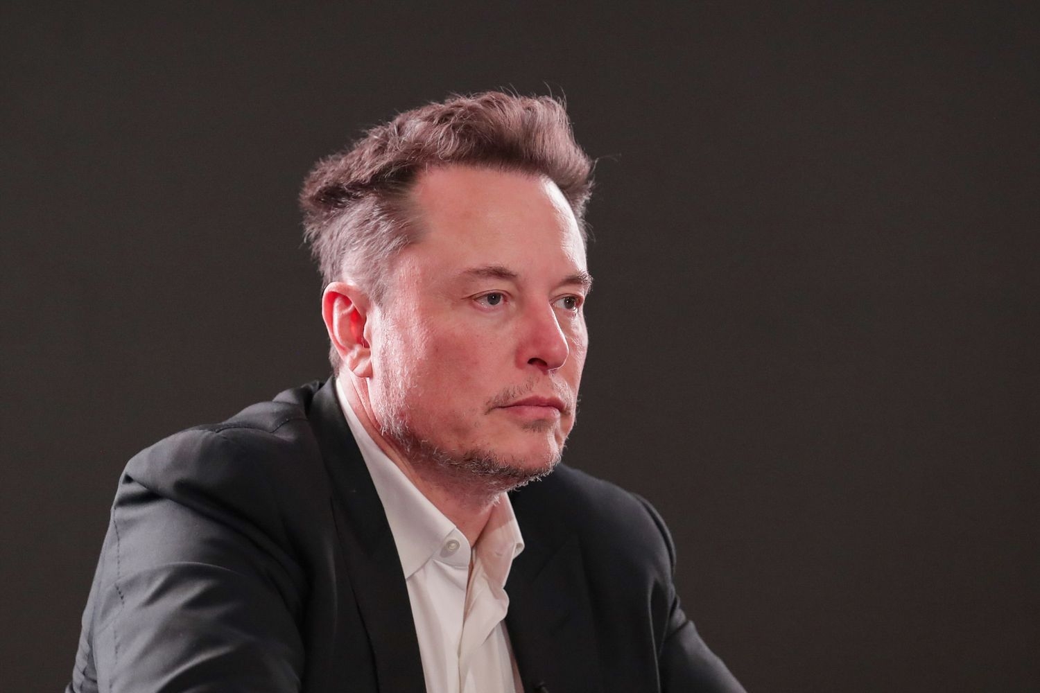 elon-musk-2025-ci-ilin-sonuna-kimi-suni-zeka-istenilen-insanin-zekasindan-daha-guclu-olacaq