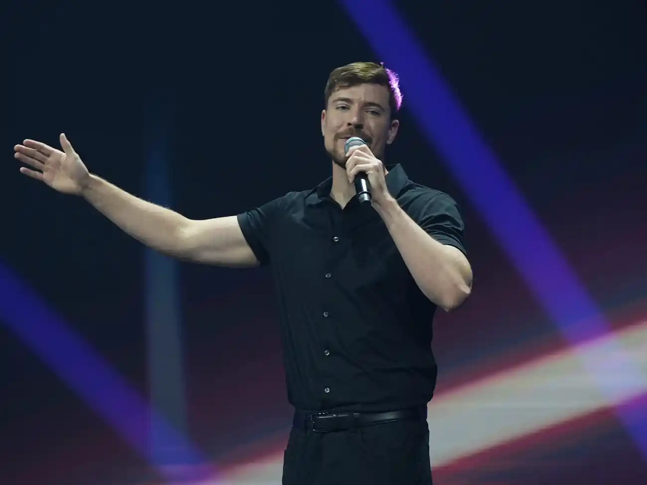 mrbeast-maliyye-xidmetleri-platformasi-yaradir