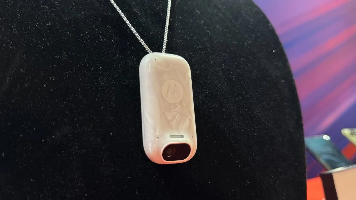 motorola-suni-intellektli-taxila-bilen-cihaz-bazarina-daxil-olur