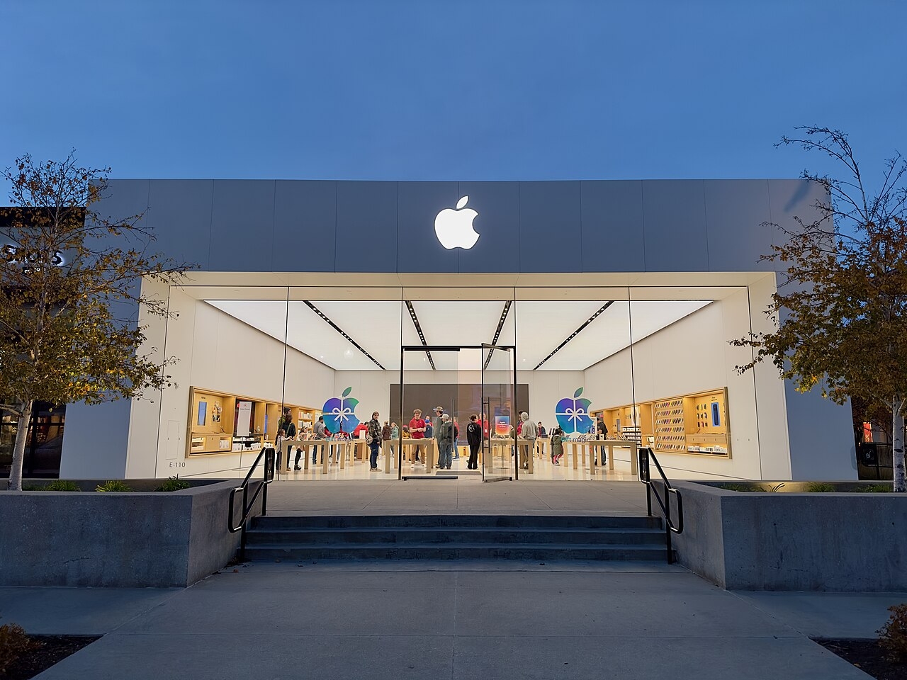 apple-abs-de-3-magazasini-baglayir