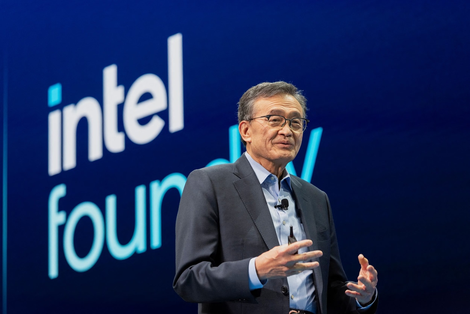 donald-trump-intel-in-ceo-dan-vezifesini-derhal-terk-etmeyi-teleb-edib