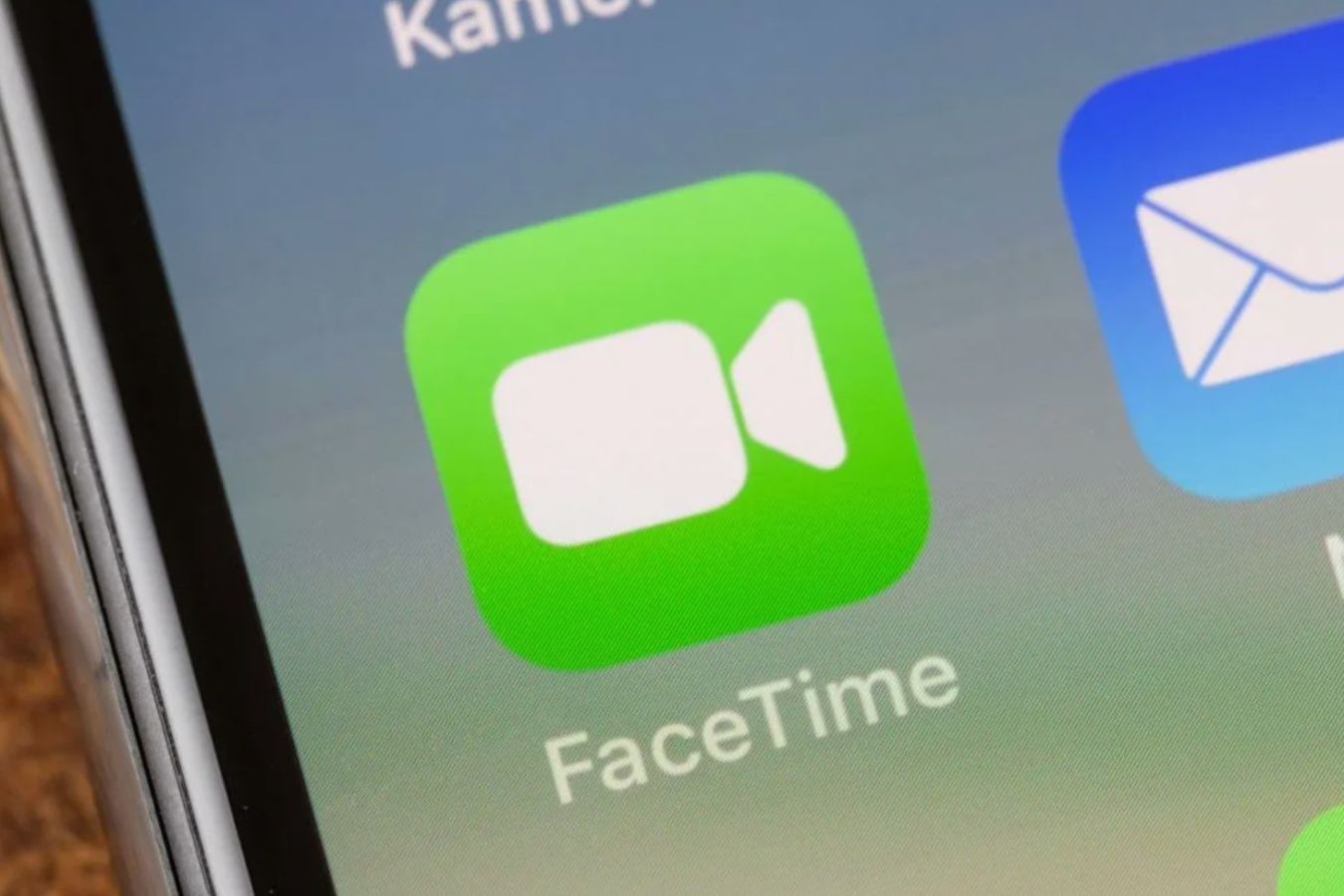 apple-ios-26-da-facetime-ucun-gizli-canli-tercume-funksiyasini-aktivlesdirdi