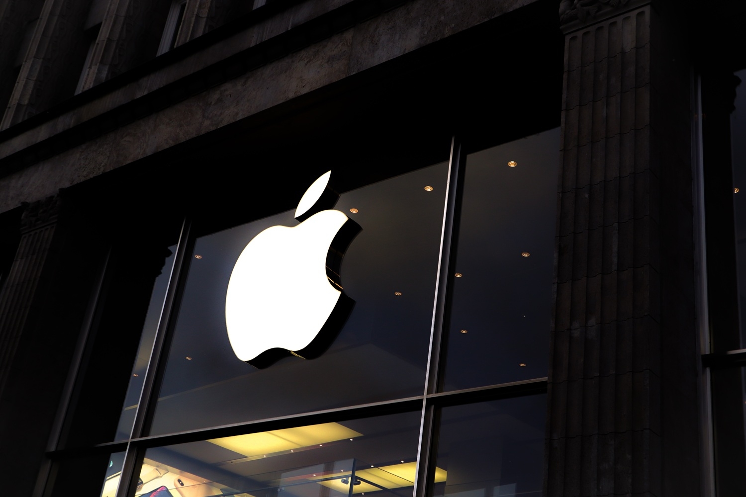 apple-ozunun-chatgpt-analoqu-uzerinde-calisir