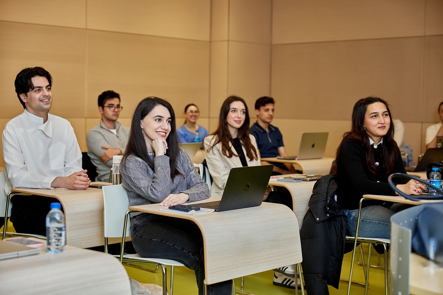 azercell-ada-employability-week-2025-tesebbusune-qatilib