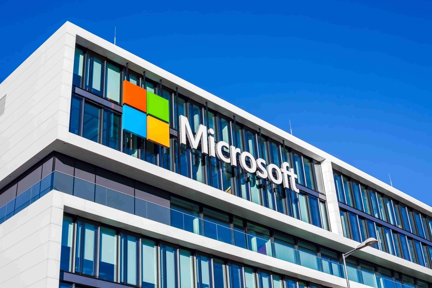 microsoft-9000-nefer-iscini-ixtisar-edir