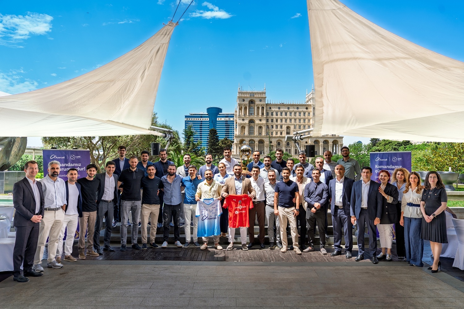 azercell-dunya-cempionlarini-tebrik-etdi