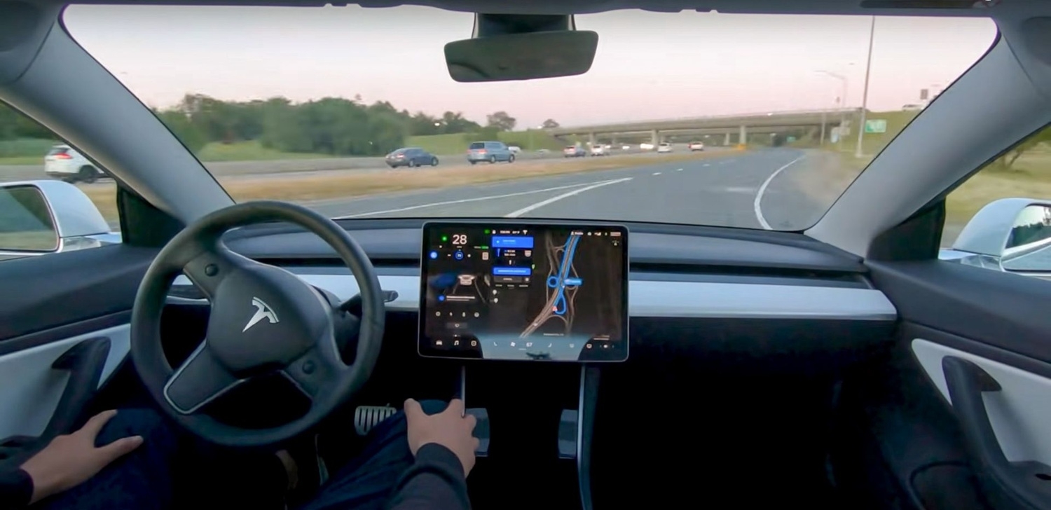 tesla-yenilenmis-avtopilot-sistemini-hazirlayir