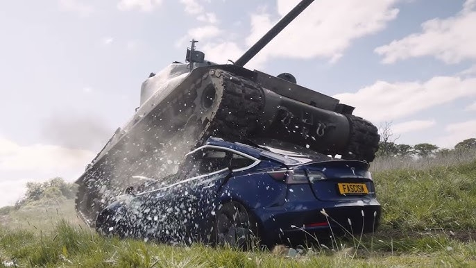 ikinci-dunya-muharibesi-veterani-tesla-model-3-u-tank-ile-mehv-edib-video