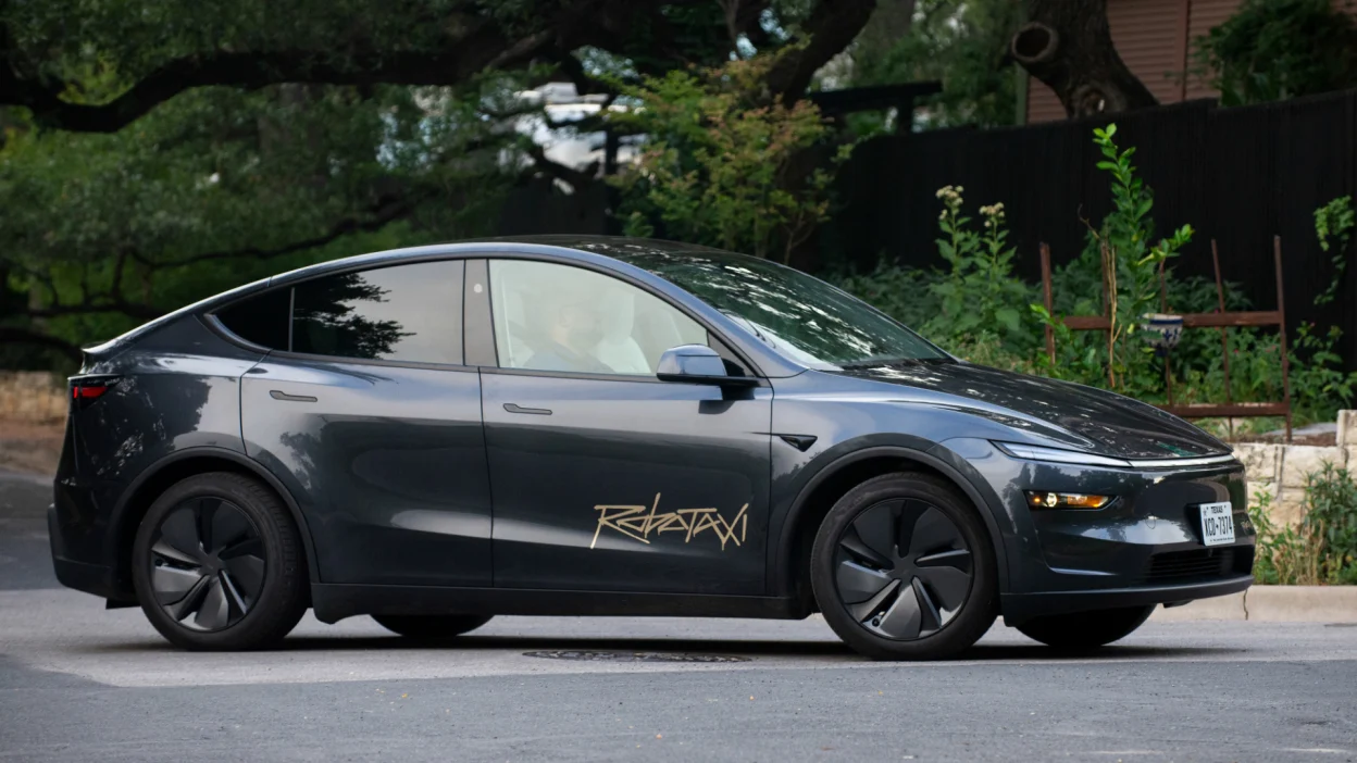tesla-robotaksileri-austin-kucelerinde-fealiyyete-baslayib