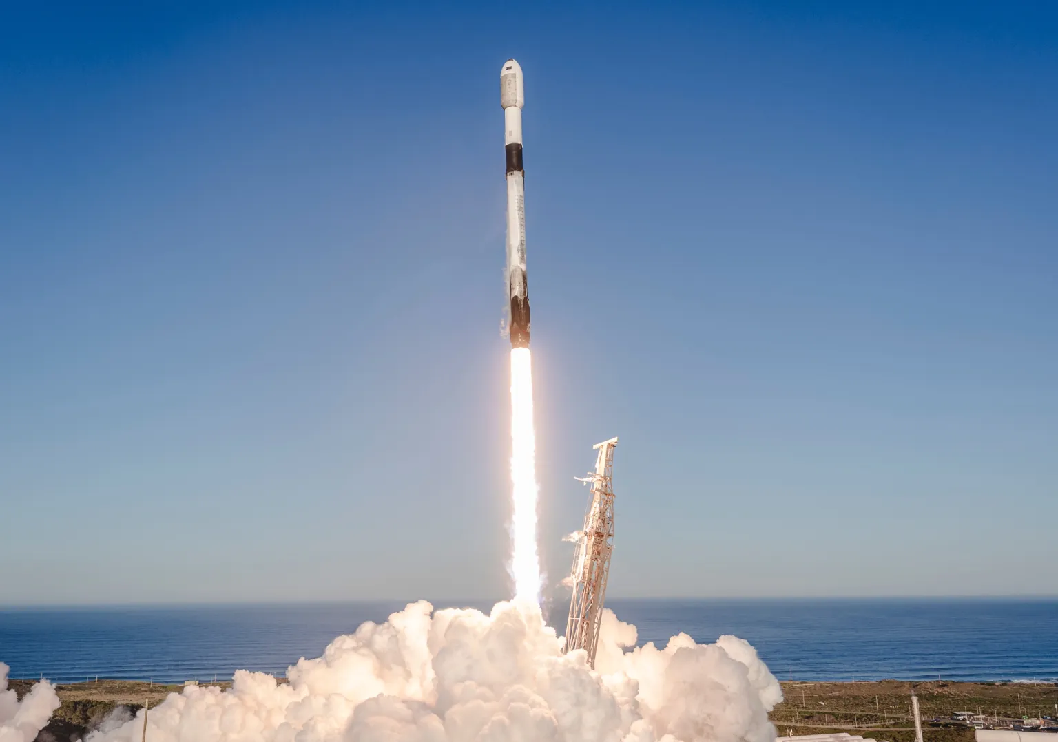 spacex-falcon-9-ucuslarini-dayandirdi