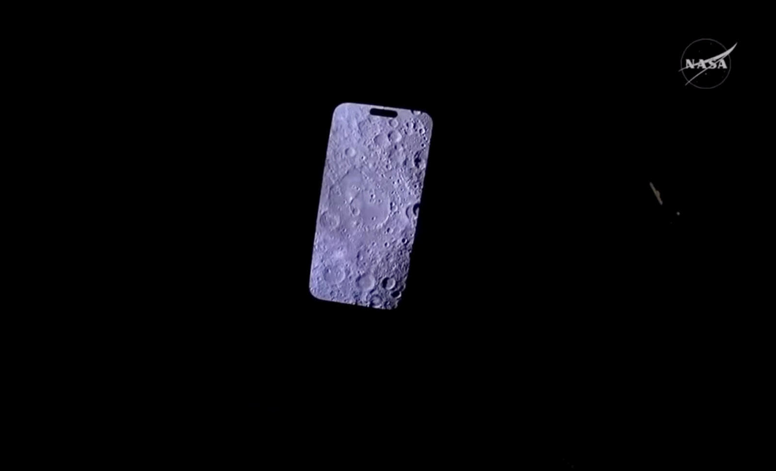 artemis-ii-astronavti-ayin-qaranliq-terefini-iphone-ile-cekdi