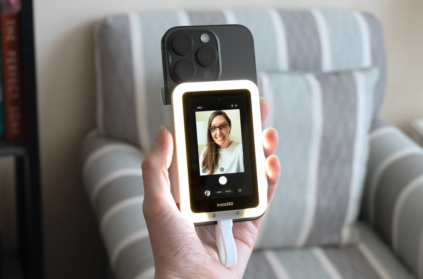 insta360-smartfonlar-ucun-usb-c-selfie-ekranini-teqdim-edib