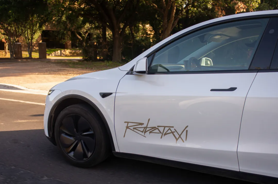 tesla-10-milyard-mil-heddini-kecdi